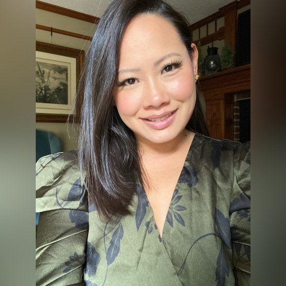 Meet your Posher, May ♥️ - Picture 2 of 7